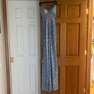 Size XS prom dress from Windsor. Worn once.